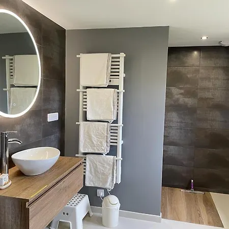 Les Plains Champs Apartment *